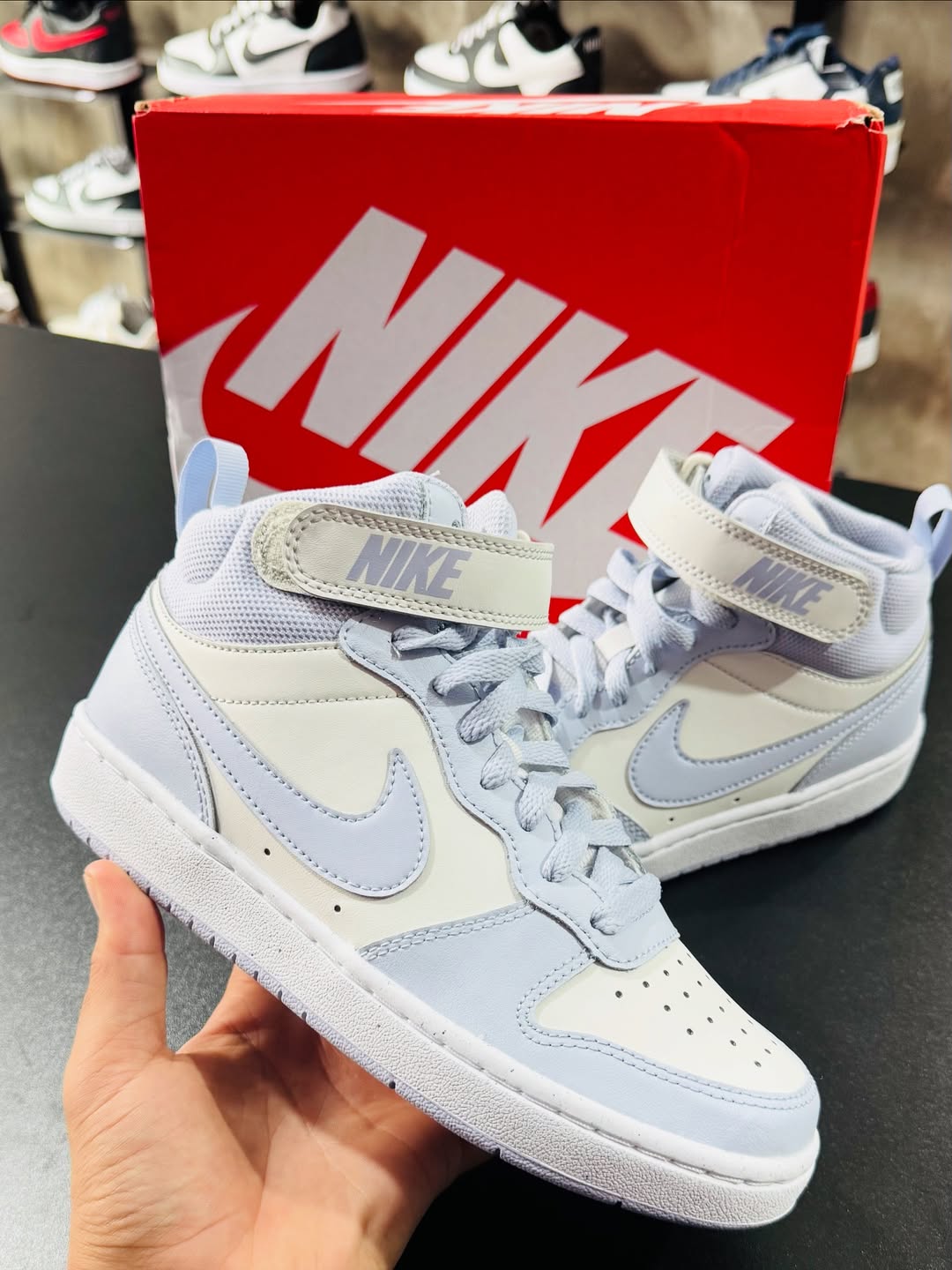 Tênis NK Court Borough Mid 2