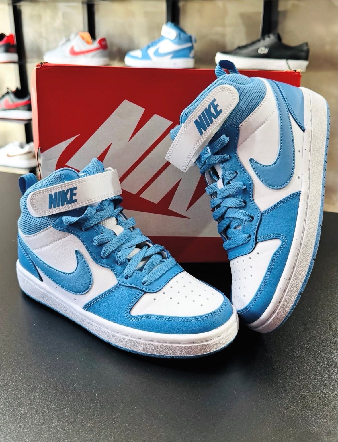 Tênis NK Court Borough Mid 2