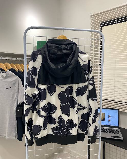 Jaqueta Corta Vento NK Floral Rara
