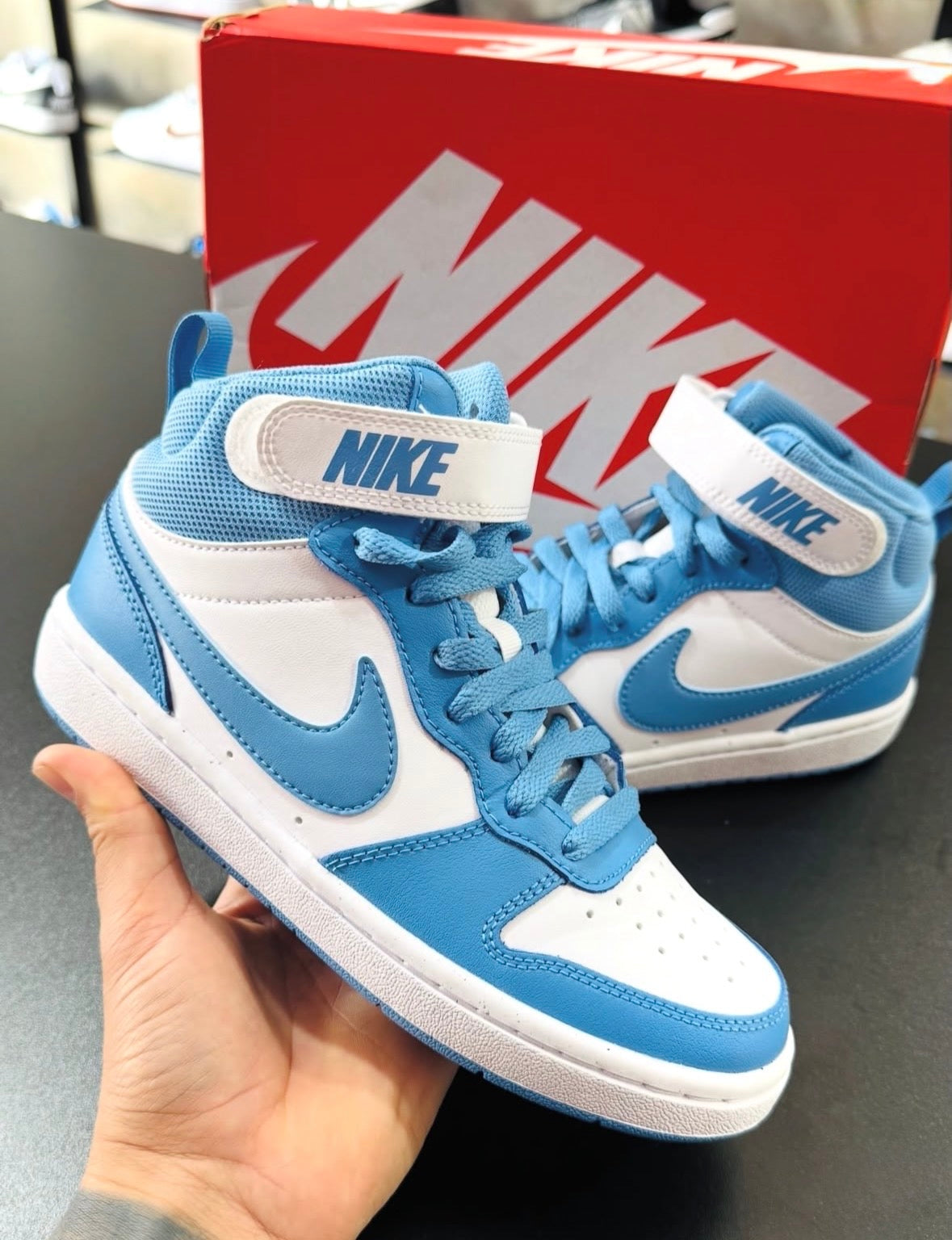 Tênis NK Court Borough Mid 2