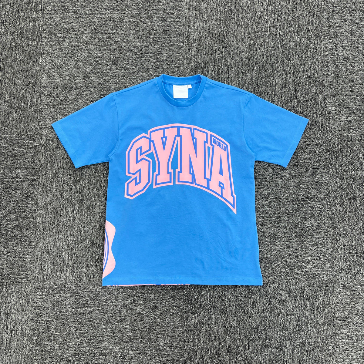 Camiseta College Syna World