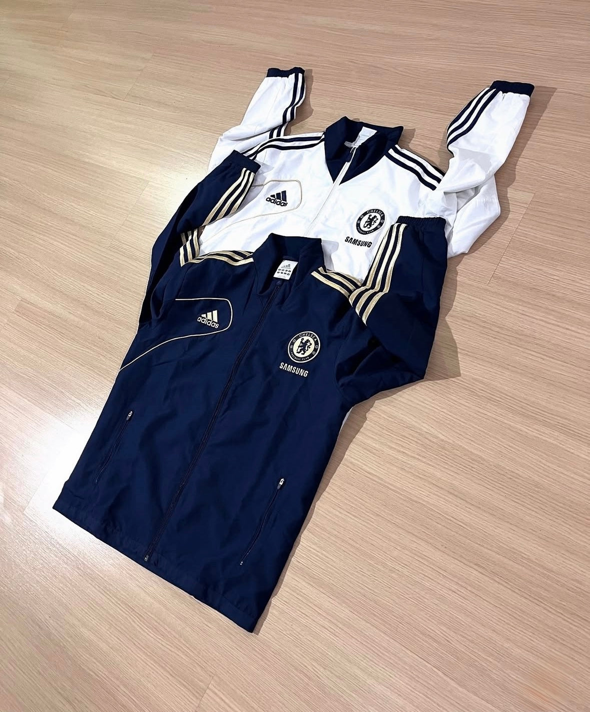 Combo 2 Jaquetas Reliquia Adi x Chelsea Suit