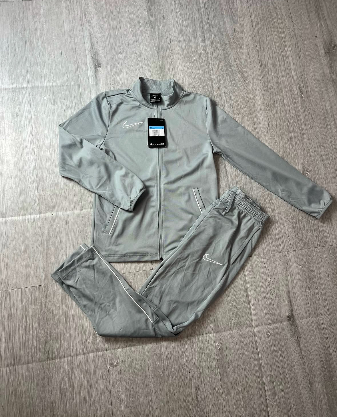 Conjunto NK Dri-FIT Academy Reliquia