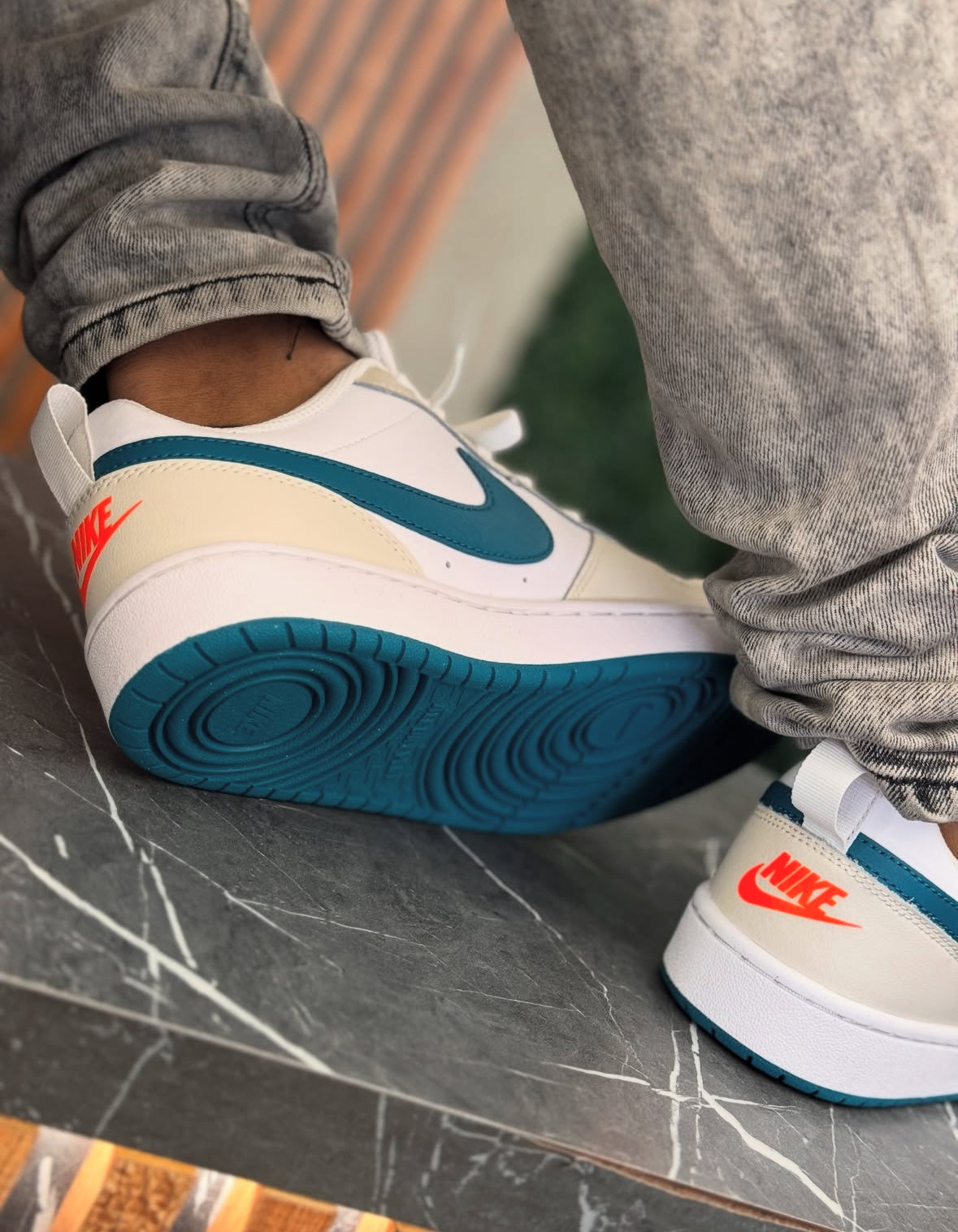 Tênis NK Court Borough Low