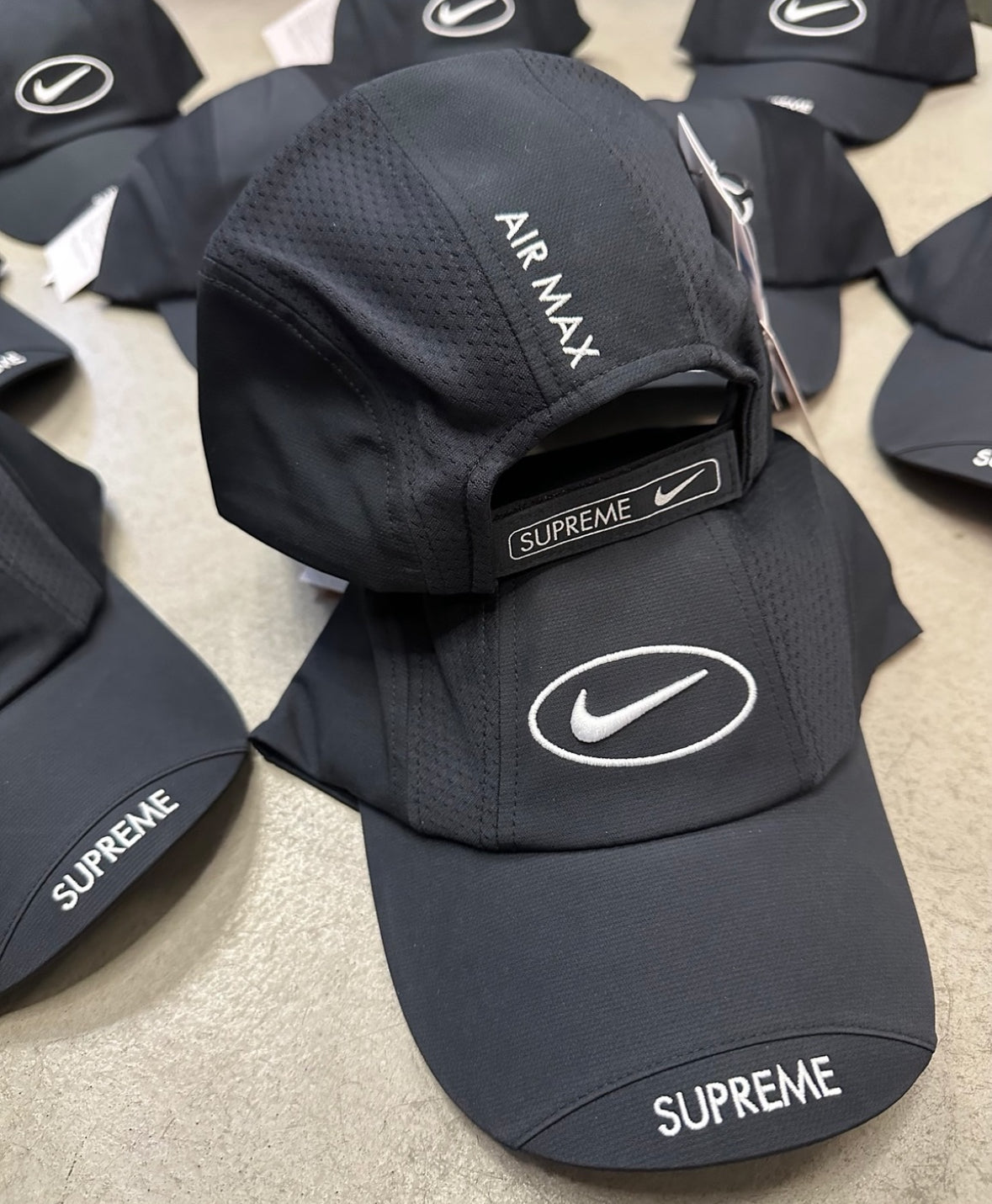 Boné Supreme x NK Boné Running Black