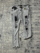 Calça Jeans Jogador Clara com Rasgos