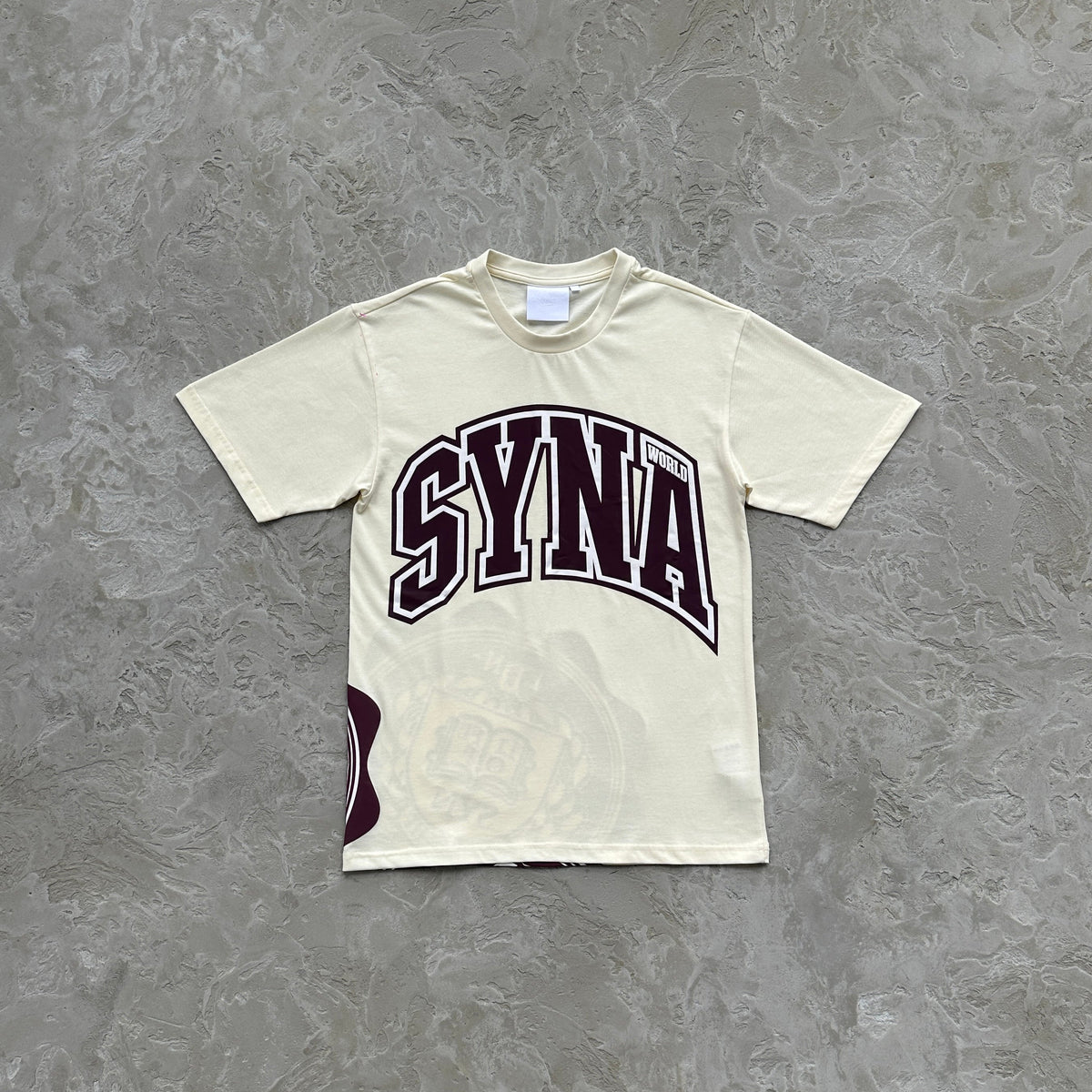 Camiseta College Syna World