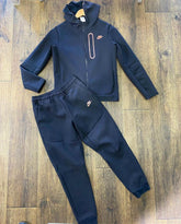 Conjunto NK Sportswear Tech Fleece