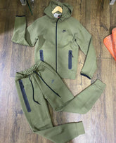 Conjunto NK Sportswear Tech Fleece
